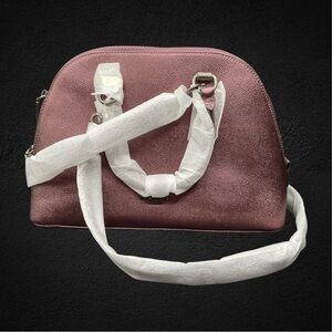 💜New w/o tags. Coach Metallic Purple Katy Satchel
Used 1 day, too smalll for me.